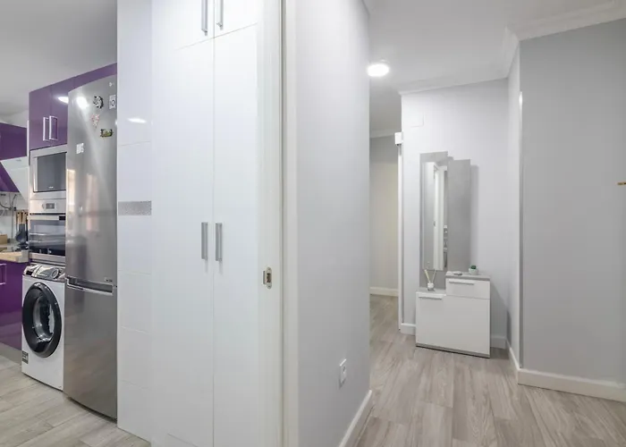 Grey House Apartment *